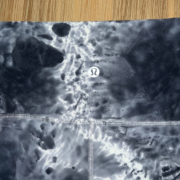 Lululemon Wunder Under leggings - Picture 2 of 3